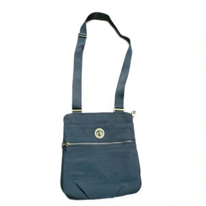 Baggallini Hanover Gray Crossbody Lightweight Bag Purse Medium Gold Hardware